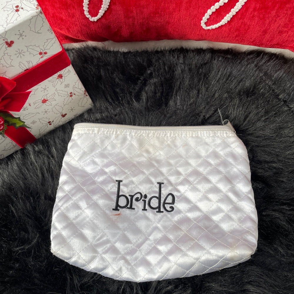 Brides makeup bag 💕